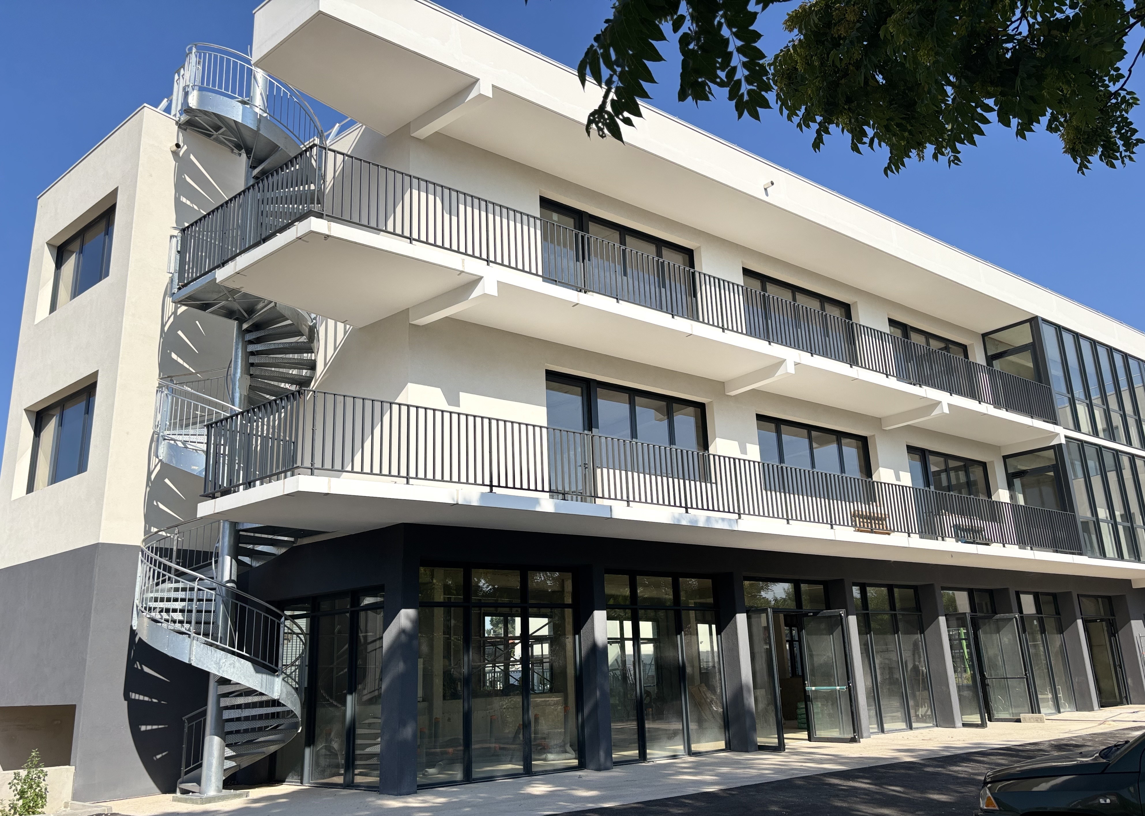 Location bureaux neufs 600m² divisibles - AUBAGNE 13400